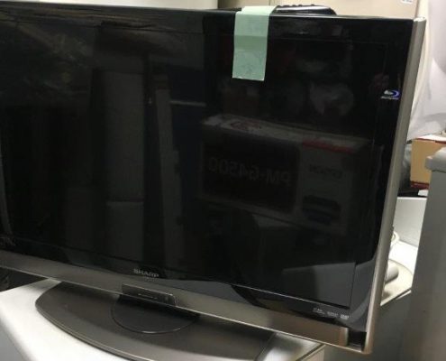 シャープ製の液晶テレビ