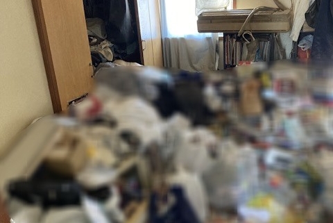 ゴミが山積した部屋